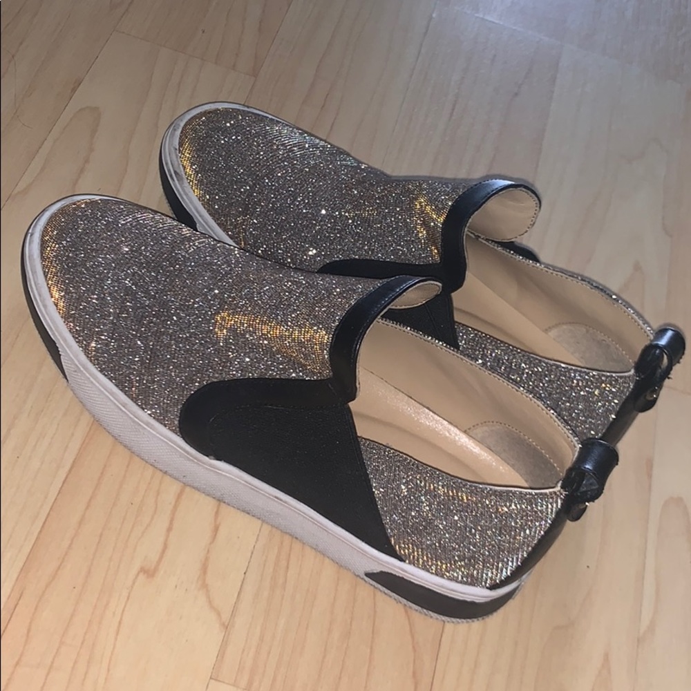 shoes - Picture 2 of 5
